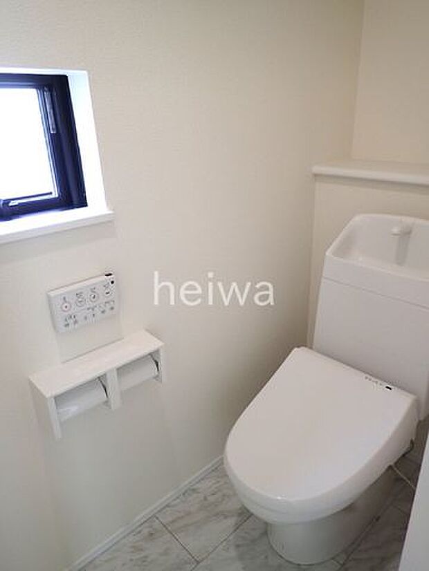 【2Fトイレ】1F・2Fにトイレがあるので、来客時も気兼ねなく使用できます