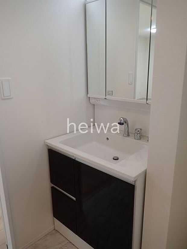 【洗面】使いやすいワイドな三面鏡付洗面化粧台です