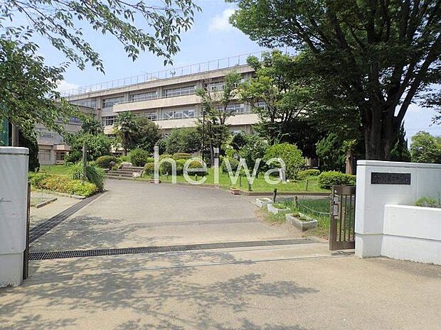 蕨市立第二中学校 徒歩13分。 1040m