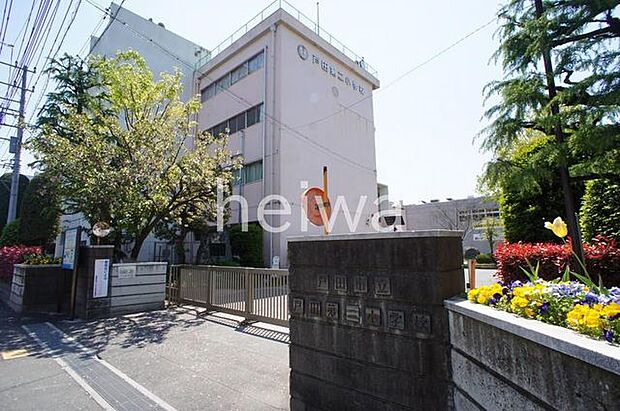 戸田市立戸田第二小学校 徒歩9分。 720m