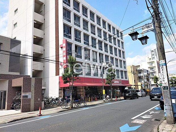 新鮮市場 戸田店 徒歩7分。 550m