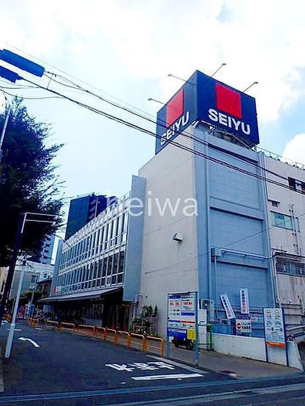 西友蕨店 徒歩2分。 160m