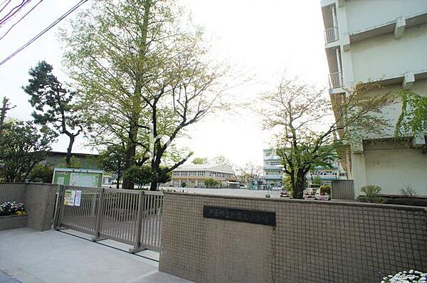 戸田市立新曽北小学校 徒歩12分。 900m