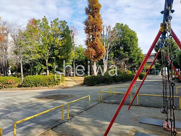 中央公園 徒歩8分。 600m