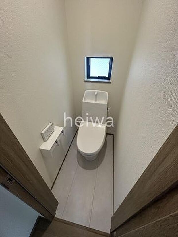 【2Fトイレ】1・2階にトイレがあるので、来客時も気兼ねなく使用できます
