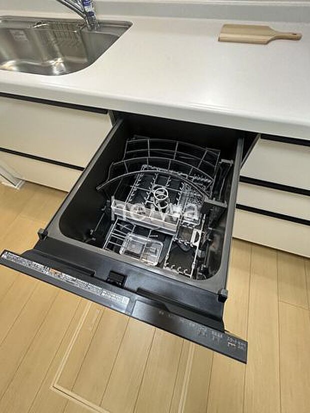 【キッチン】家事の時短に役立つビルトイン食器洗浄機付きシステムキッチンです