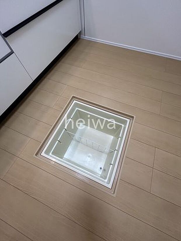 【キッチン】日用品・非常用品の収納にも便利な床下収納付きです