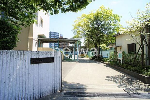 戸田市立戸田南小学校 徒歩8分。 610m