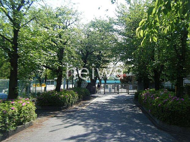 蕨市立西小学校 徒歩10分。 730m