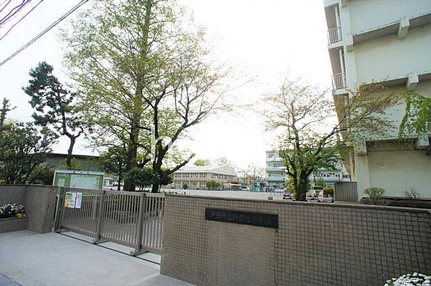 戸田市立新曽北小学校 徒歩9分。 650m