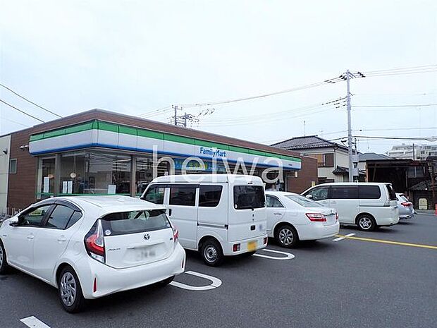 ファミリーマート戸田新曽店 徒歩4分。 290m