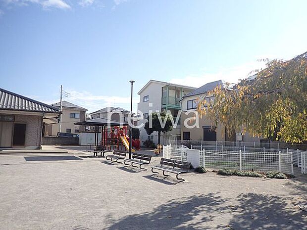 新曽北町児童遊園地 徒歩9分。 690m