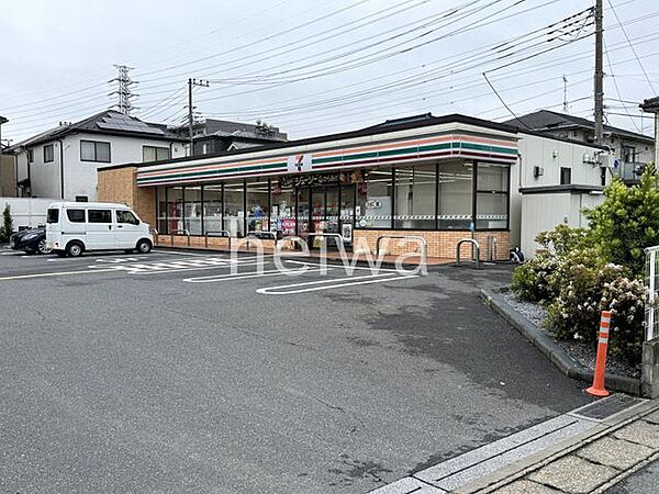 セブンイレブン戸田笹目中学校前店 徒歩4分。 300m