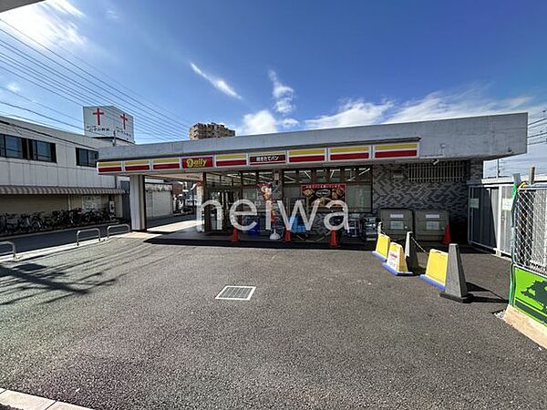 デイリーヤマザキ七里駅前店 徒歩9分。 710m