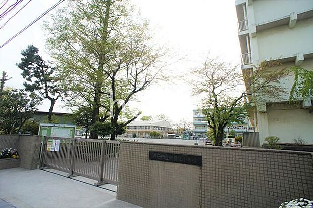 戸田市立新曽北小学校 徒歩14分。 1050m