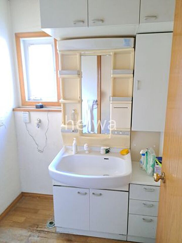 【1F洗面室】洗面化粧台はハンドシャワー付きです