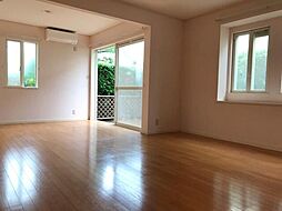 アルカステル 4LDKのリビング/ダイニング