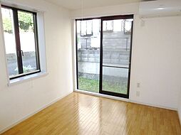 京王動物園線 多摩動物公園駅 徒歩3分の賃貸アパート 2階1Kのリビング/ダイニング