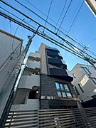 春日駅より徒歩8分 築2年 6階建の賃貸物件
