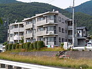 上田駅より徒歩31分 築25年7ヶ月 3階建の賃貸物件
