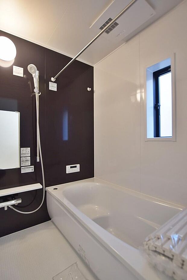 浴室換気乾燥暖房機能付きユニットバス。