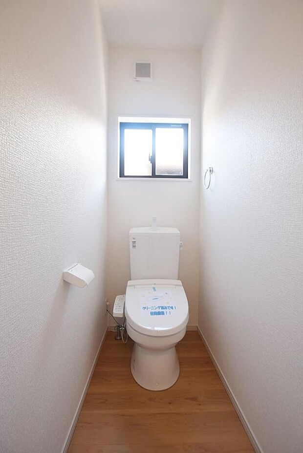 2階シャワートイレ、勿論1階にもございます。