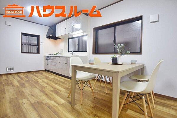 開口部のある明るいキッチン、コンロ交換致しました。
