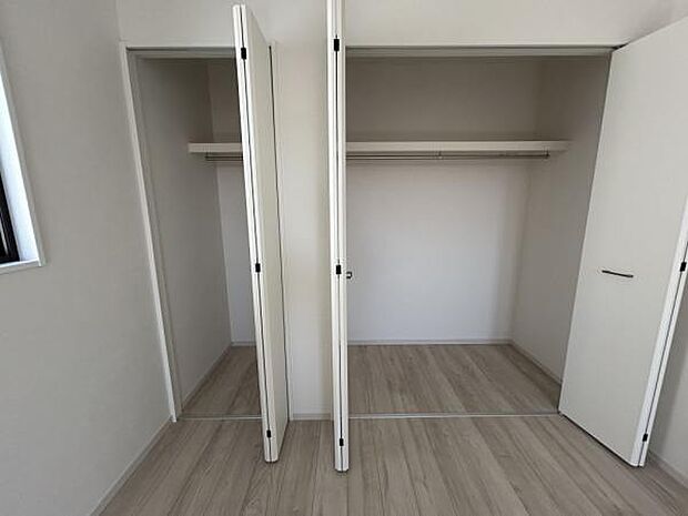 洋室8.2帖内収納