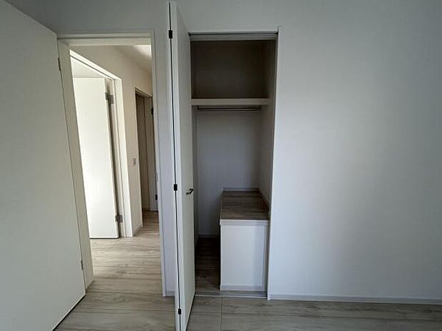 洋室5.2帖内収納