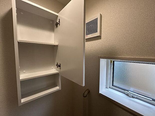 1階トイレ内収納