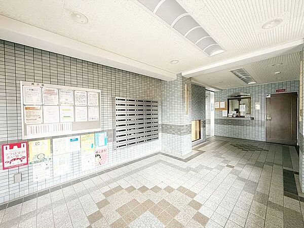 マンションに住む居住者向けの「集合郵便受け」。