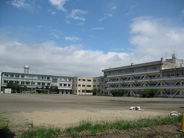塩竃市立第三中学校（徒歩22分） 1724m