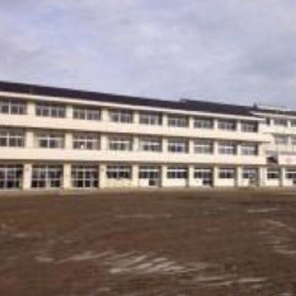 塩竃市立第一中学校（徒歩17分） 1304m