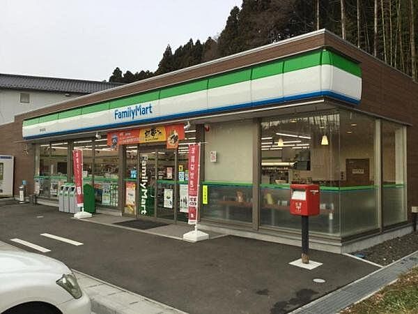 コンビニ ファミリーマート 泉丸田沢店 1082m