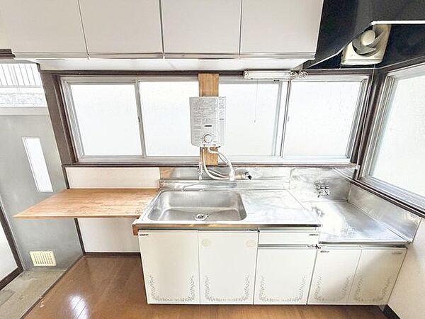 オープンキッチンで、家族との会話も弾みます