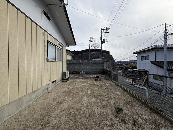 南東向きの庭付き。陽当りの良さが魅力です