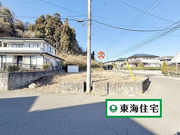 （現地写真）《建築条件無し土地》お好きなハウスメーカー・工務店で自由設計が可能な条件無し土地〇。車の出し入れラクチンな前面道路も約6ｍ！