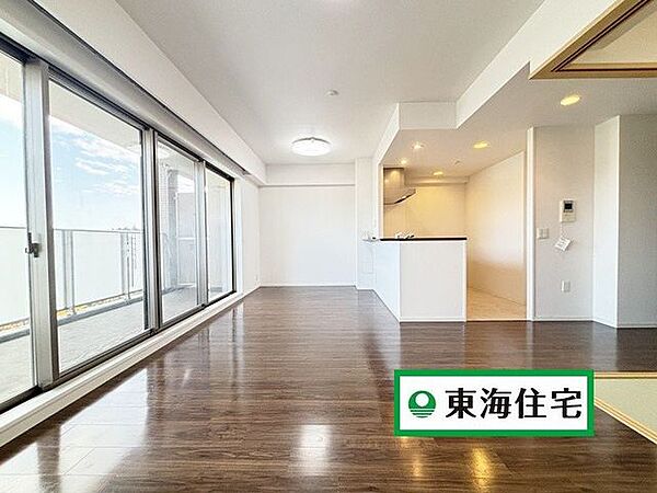 たっぷりの陽光に包まれる明るい住まい