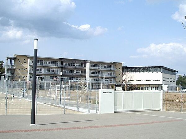 富谷市立成田中学校 932m