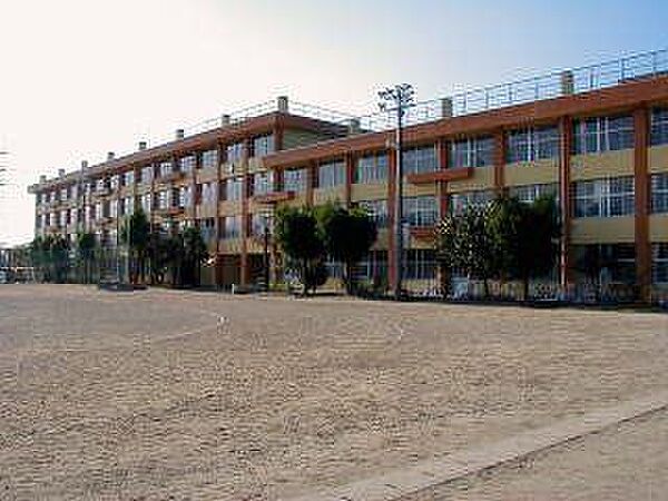 福室小学校 452m