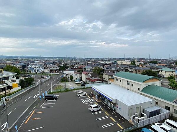 広い空と眺望に包まれる高層階