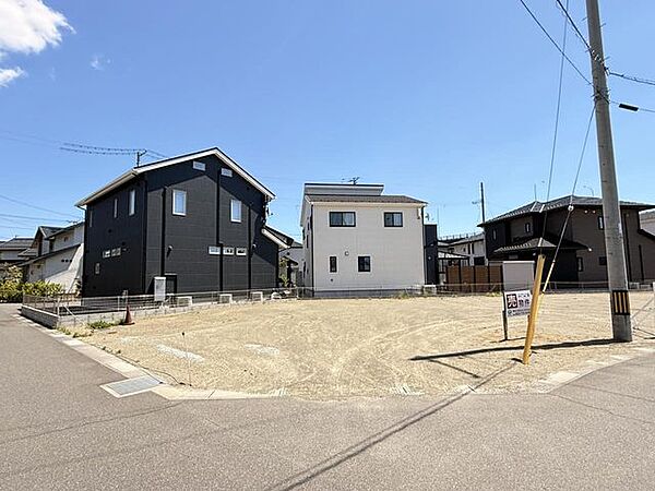 区画整理地内の整った街並みに映える住まい用地