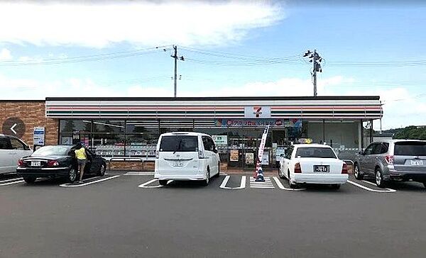 コンビニ セブンイレブン 仙台泉中央南店（徒歩13分） 975m