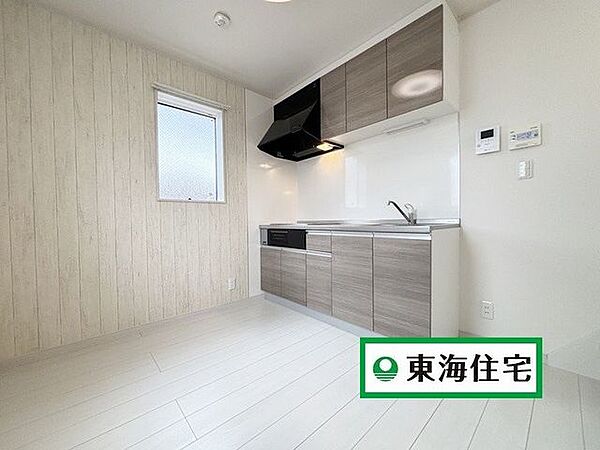 全室2面採光、明るく風通しの良い室内空間。