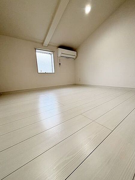 たっぷり収納できる広い小屋裏収納