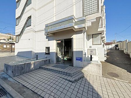 管理体制良好!マンション入口はセキュリティに配慮したオートロック