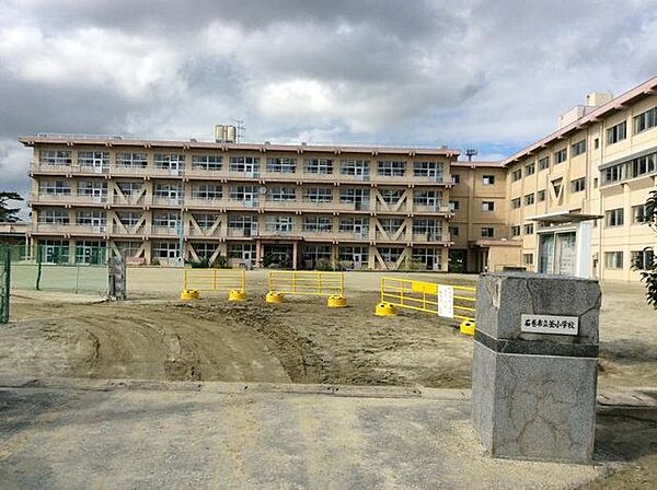 石巻市立釜小学校（徒歩14分） 1084m