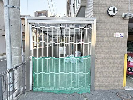 「マンションにあるゴミ置き場の様子です。」
