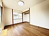 室内：たっぷりの陽光と心地よい風が舞い込む住まい