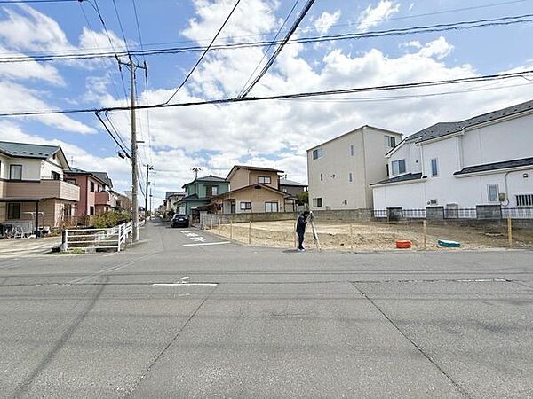 三井アウトレットパークまで車約5分。買い物も楽しめる立地。